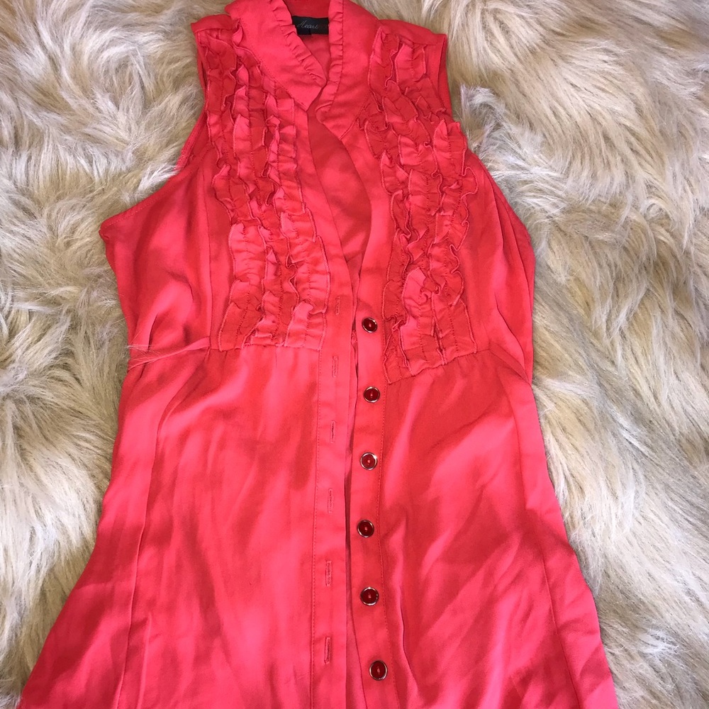 Sleeveless shirt
